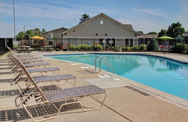 Outdoor Pool - Arbor Court