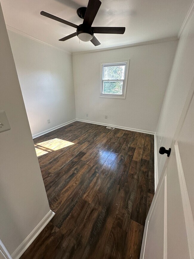 Foto del edificio - 319 Devonwood Ct