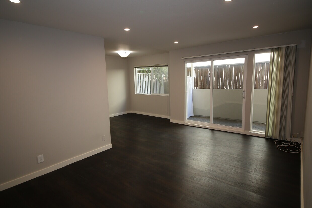 main room - 3921 Harrison St