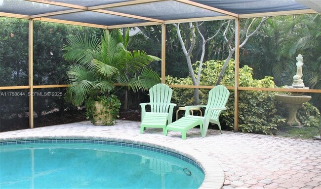 Foto del edificio - 1933 Twin Dolphin Ln