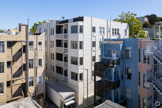 Alt. Afuera - 1653 Grant Ave