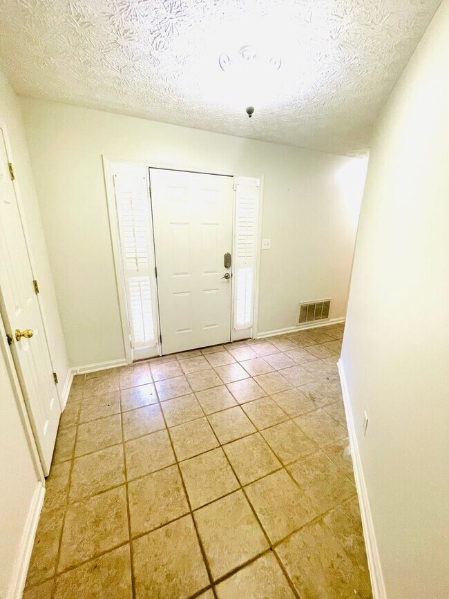 Foto del edificio - ** 3 Bed 2 Bath located off McQueen Smith ...