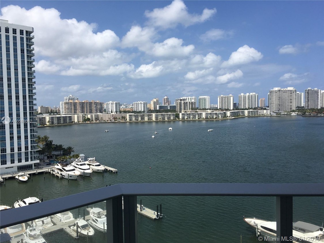 Primary Photo - 17111 Biscayne Blvd