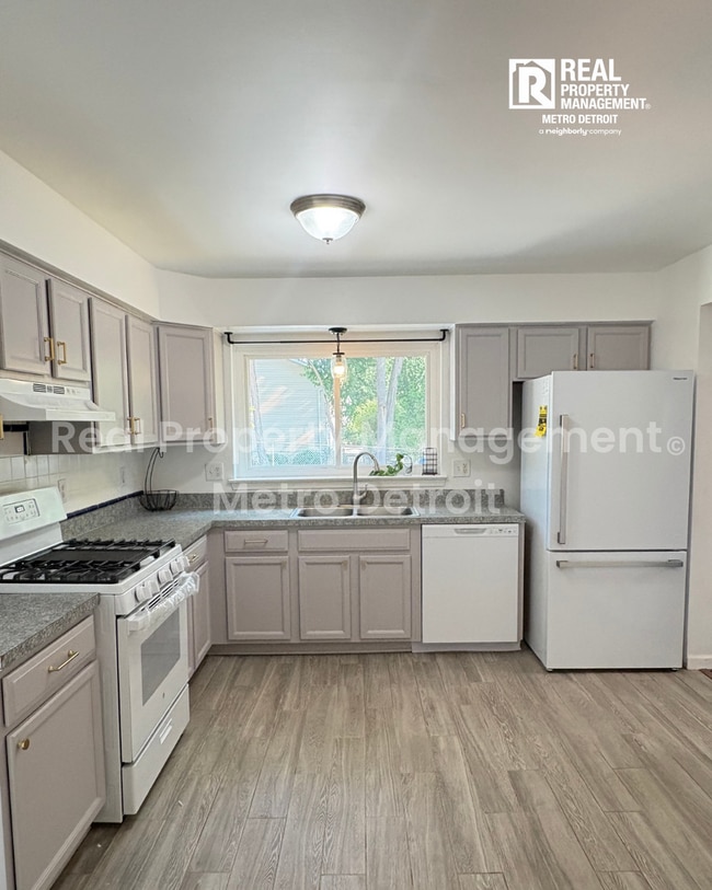 Building Photo - 3-Bedroom Single-Family Home in Waterford, Michigan