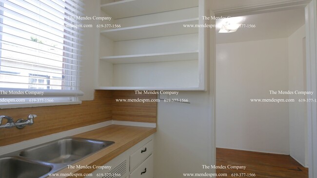 Foto del edificio - Upstairs 2 bd/1 bth Apartment with Hardwoo...