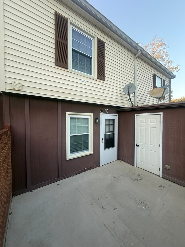 Patio trasero con cobertizo de almacenamiento - 4640 Old Lantern Way