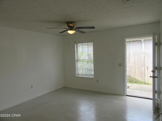 Building Photo - 5501 Hilltop Ave