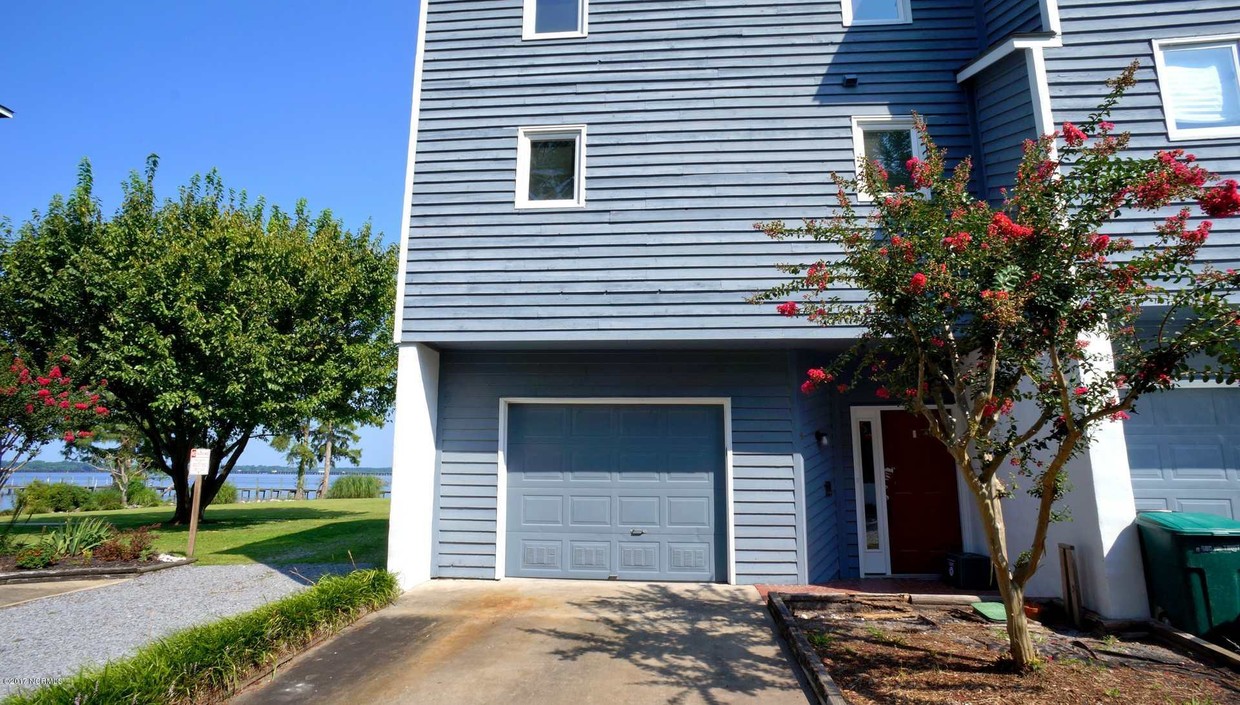 Primary Photo - 4 Eastern Shore Townhouses