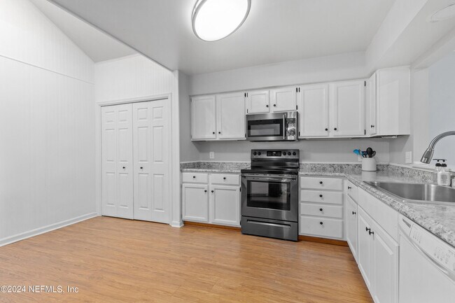 Foto del edificio - 12022 Arbor Lake Dr