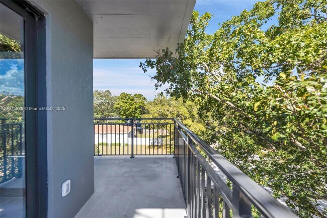 Foto del edificio - 840 NE 130th St