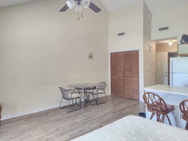 Foto del edificio - 510 Fairwood Lakes Dr