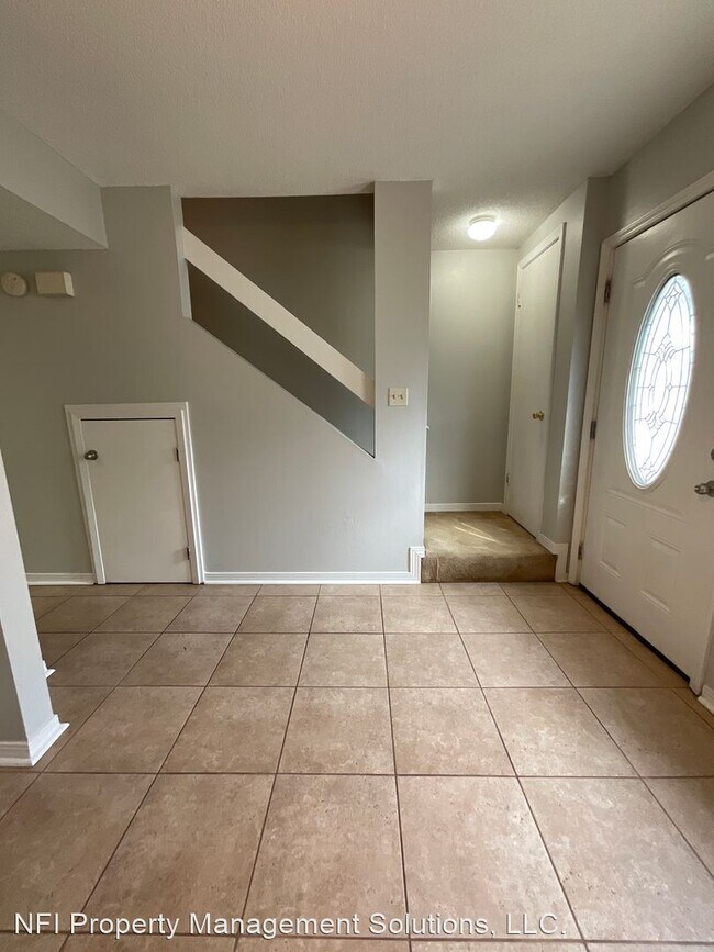 Building Photo - 2 br, 1.5 bath House - 424 E. Burgess Road...