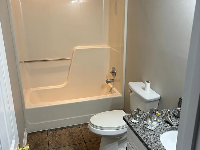 Building Photo - 2428 Birnen Dr