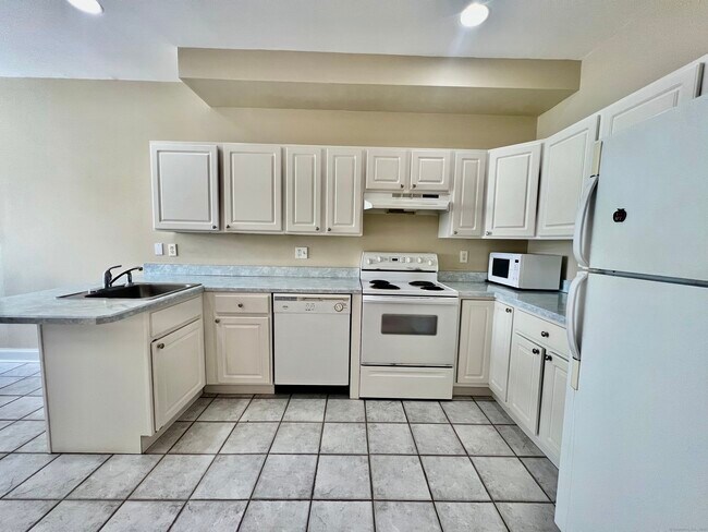 Foto del edificio - 291 Silver Brook Rd