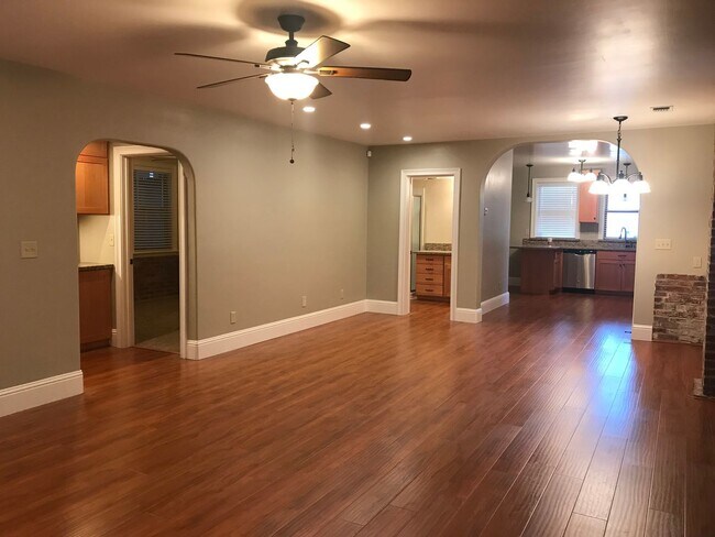Building Photo - 611 D St