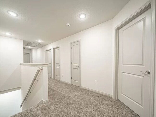 Foto del edificio - 3 Bedroom Townhome in San Antonio