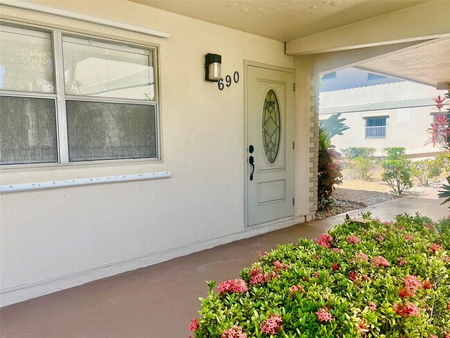 Foto del edificio - 690 Saxony Way