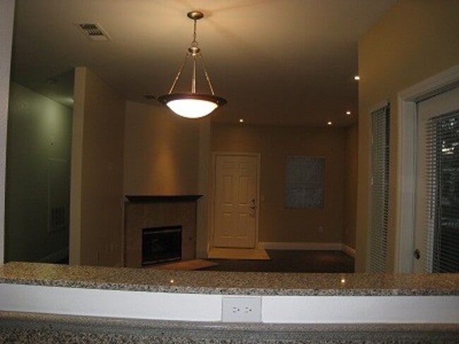 Building Photo - UPSTAIRS CONDO! 2 BEDROOMS 2 BATHROOMS WIT...