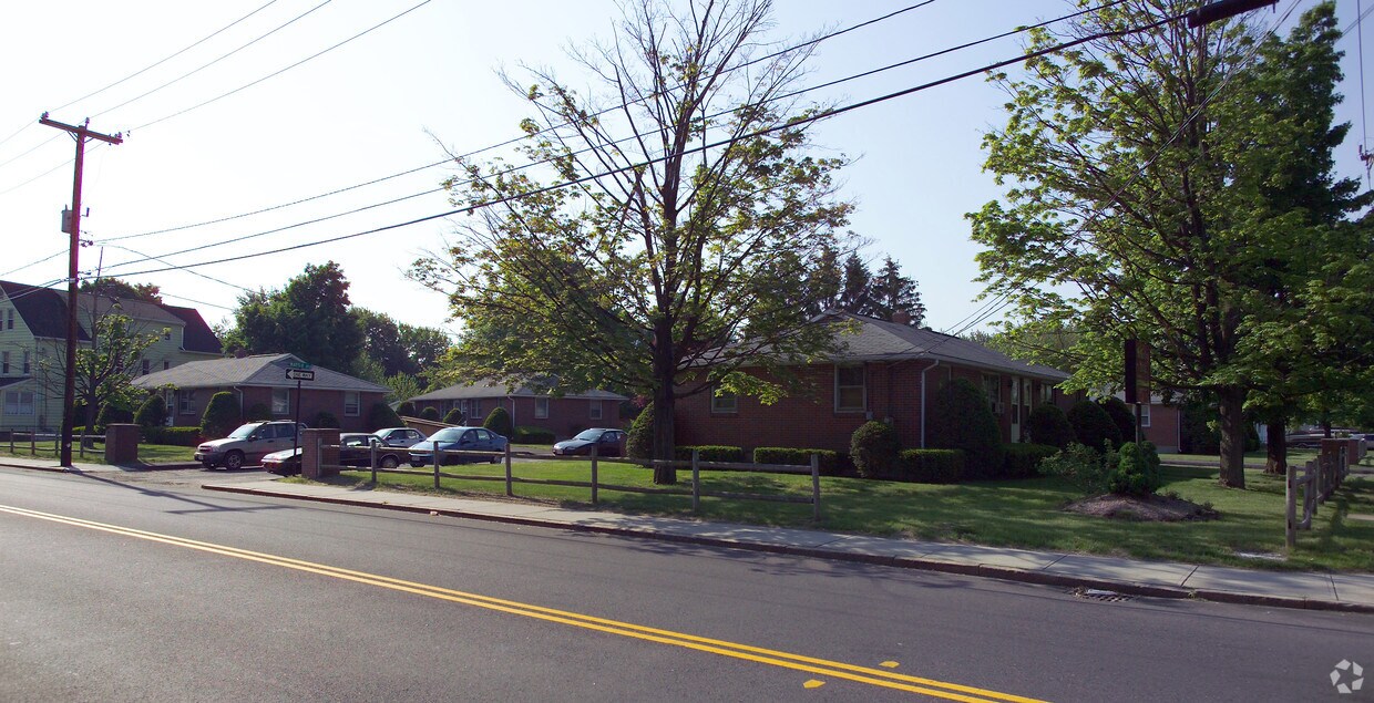 Foto del edificio - 575 Mckinstry Ave
