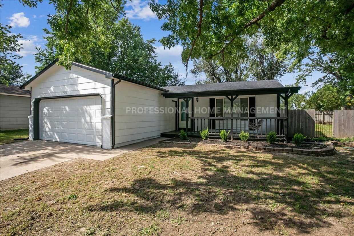 Foto principal - 3 bedroom 2 bath Ranch Home in South Wichita!