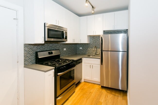 Building Photo - 2425 N Kedzie Blvd