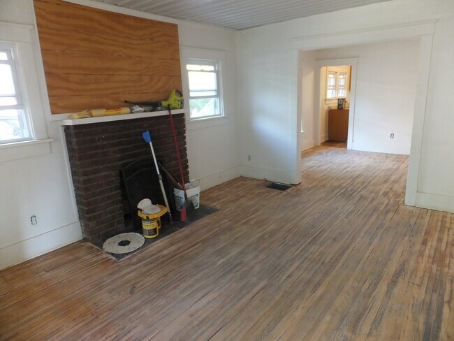 Sala de estar - 1505 Bouchelle Ave