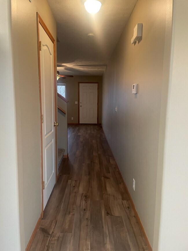 Foto del edificio - 6630 Shadow Pines Place