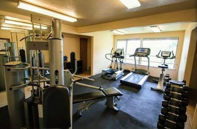 Building Photo - 2 br, 1.5 bath House - 138 Treehill Loop