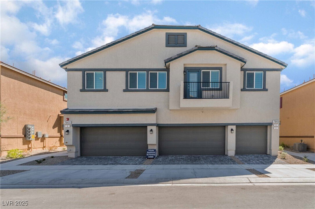 Foto principal - 7840 Aurora Sky St