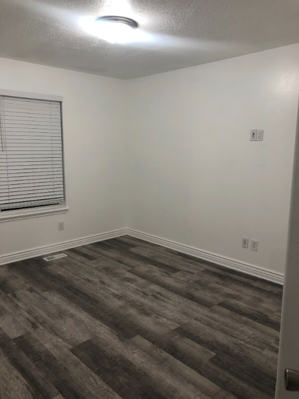 Foto del edificio - 6222 Waller Ln