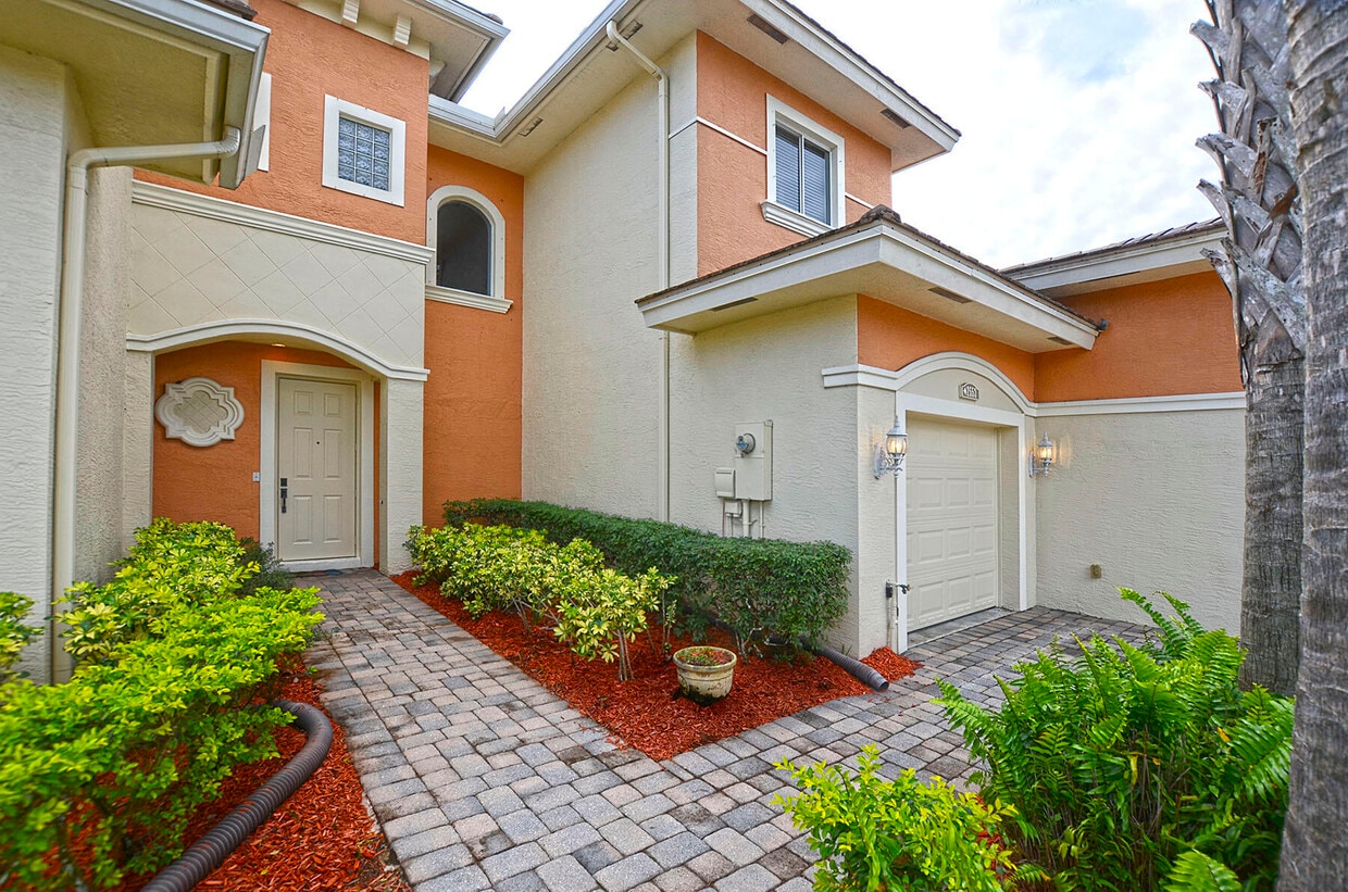 Primary Photo - 2553 Langrove Ln SW
