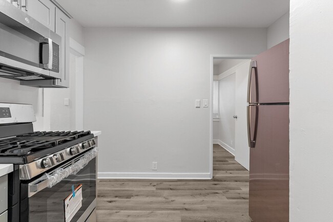 Building Photo - 736 Olive Ave