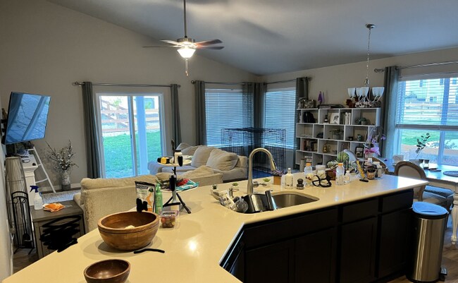 Building Photo - 4946 Olympus Dr