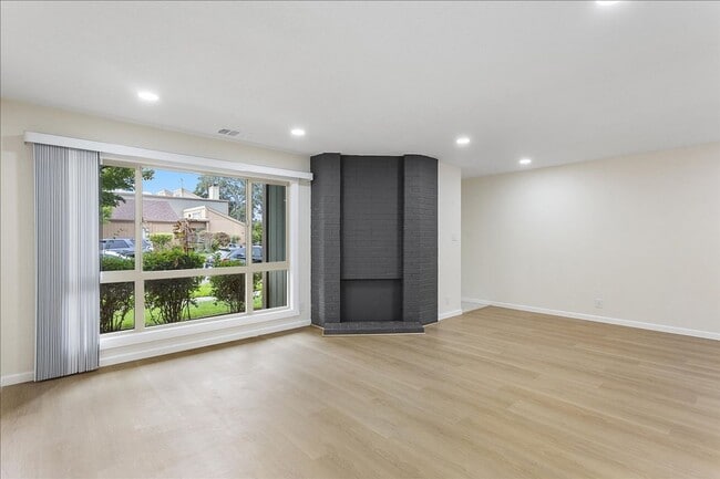 Building Photo - 1007 Tahiti Ln