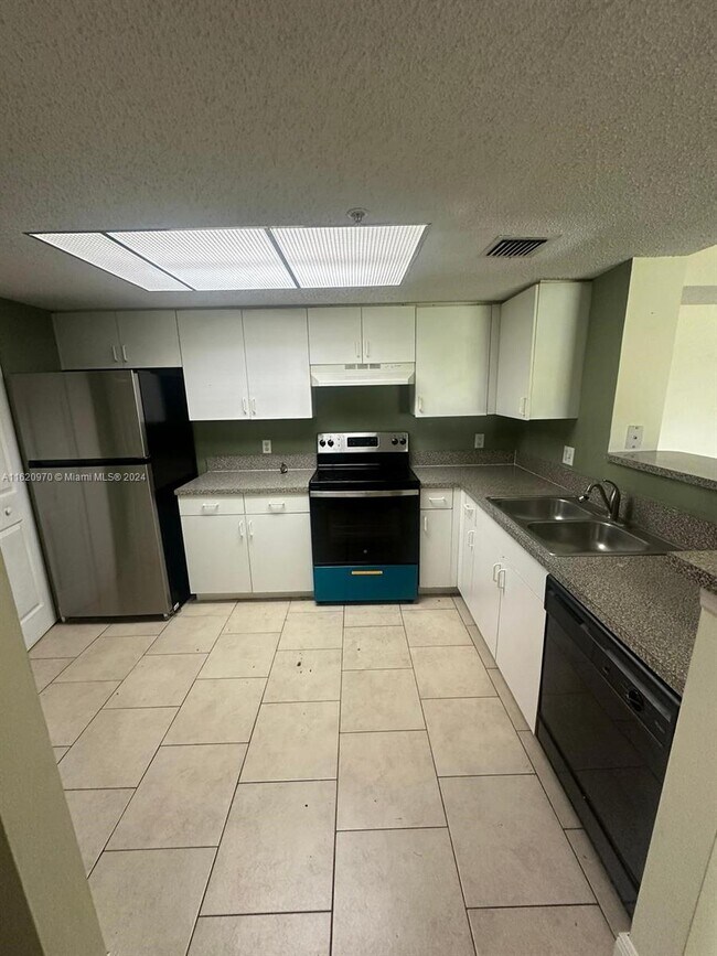 Foto del edificio - 5005 Wiles Rd