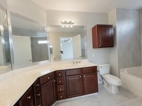 Building Photo - 7575 Kirby Dr