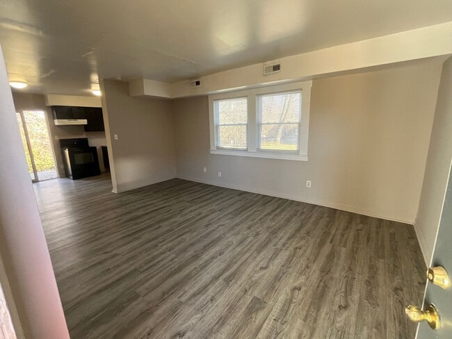 Building Photo - Updated 2 Bedroom Townhouse in Mexico