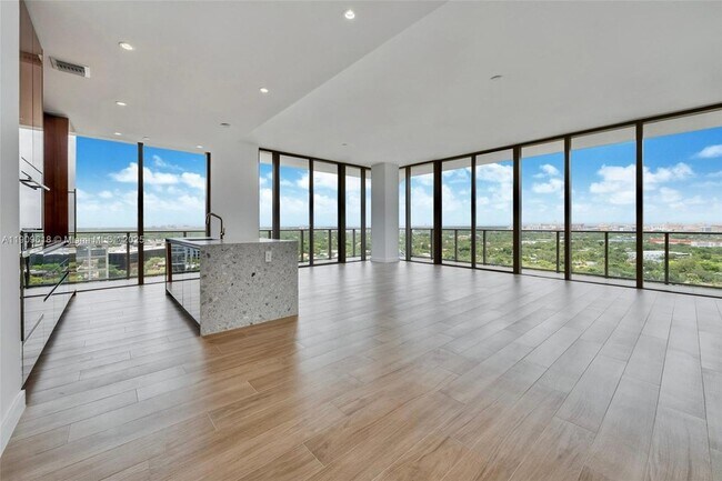 Building Photo - 2678 Tigertail Ave