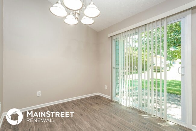 Foto del edificio - 2729 Maple Grove Dr