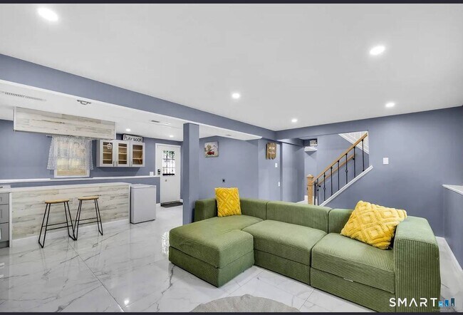 Foto del edificio - 19 Miner Rd