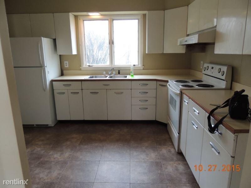 Foto principal - 3 br, 1.5 bath Townhome - 220 5th St W