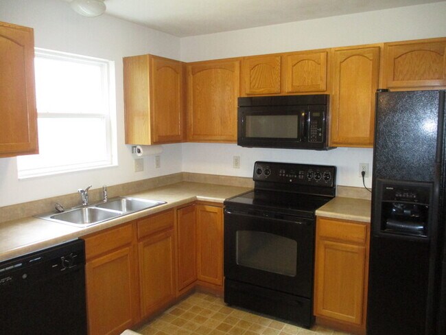 Building Photo - 2 Bed Xenia home in a quiet community!