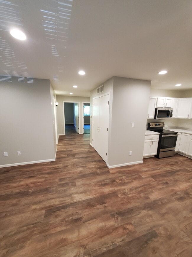 Building Photo - 2322 College St