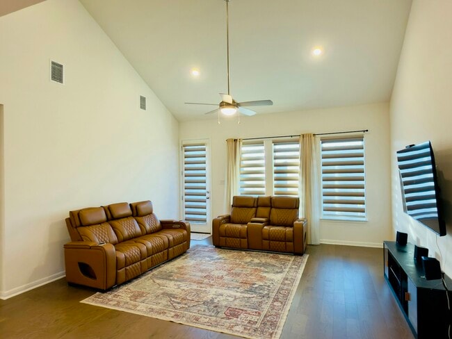 Building Photo - 113 Anejo Blf Ct