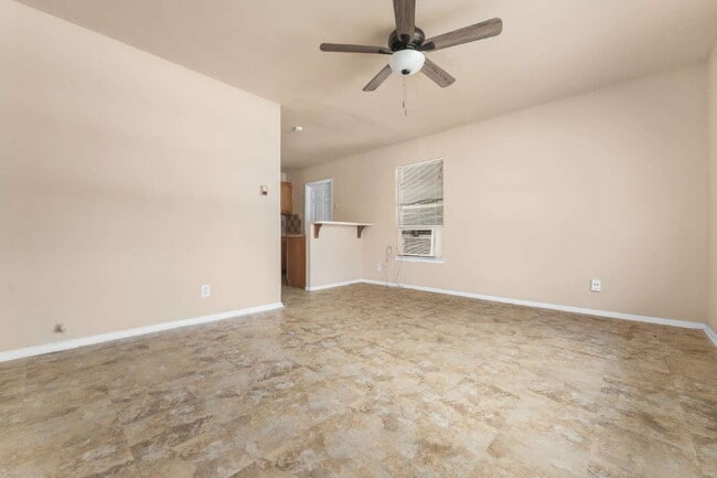 Building Photo - 218 E Villaret Blvd