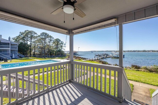 Foto del edificio - 14180 River Rd