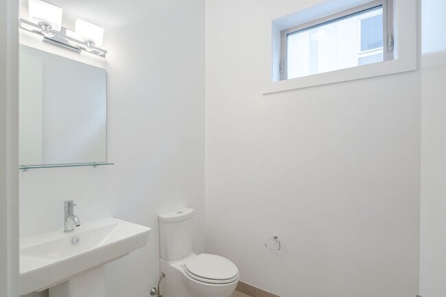 Foto del edificio - Northern Liberties Townhome with Parking