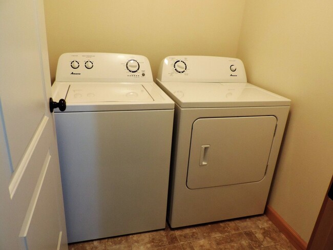 Building Photo - Beautiful 3bedroom 2 bath townhouse FOR SA...