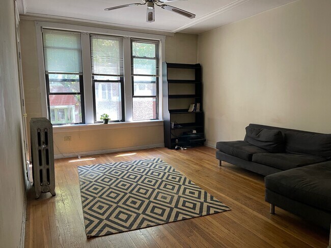 Sala de estar - 1318 W Sunnyside Ave