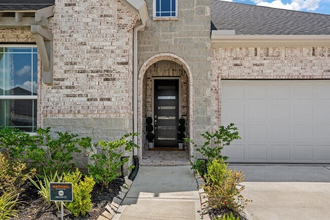 Building Photo - 10710 Verdant Hl